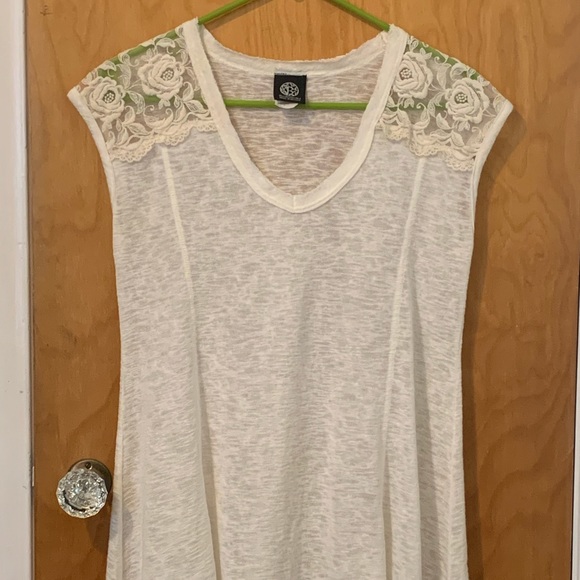 Cream top with lace shoulders - Picture 3 of 7